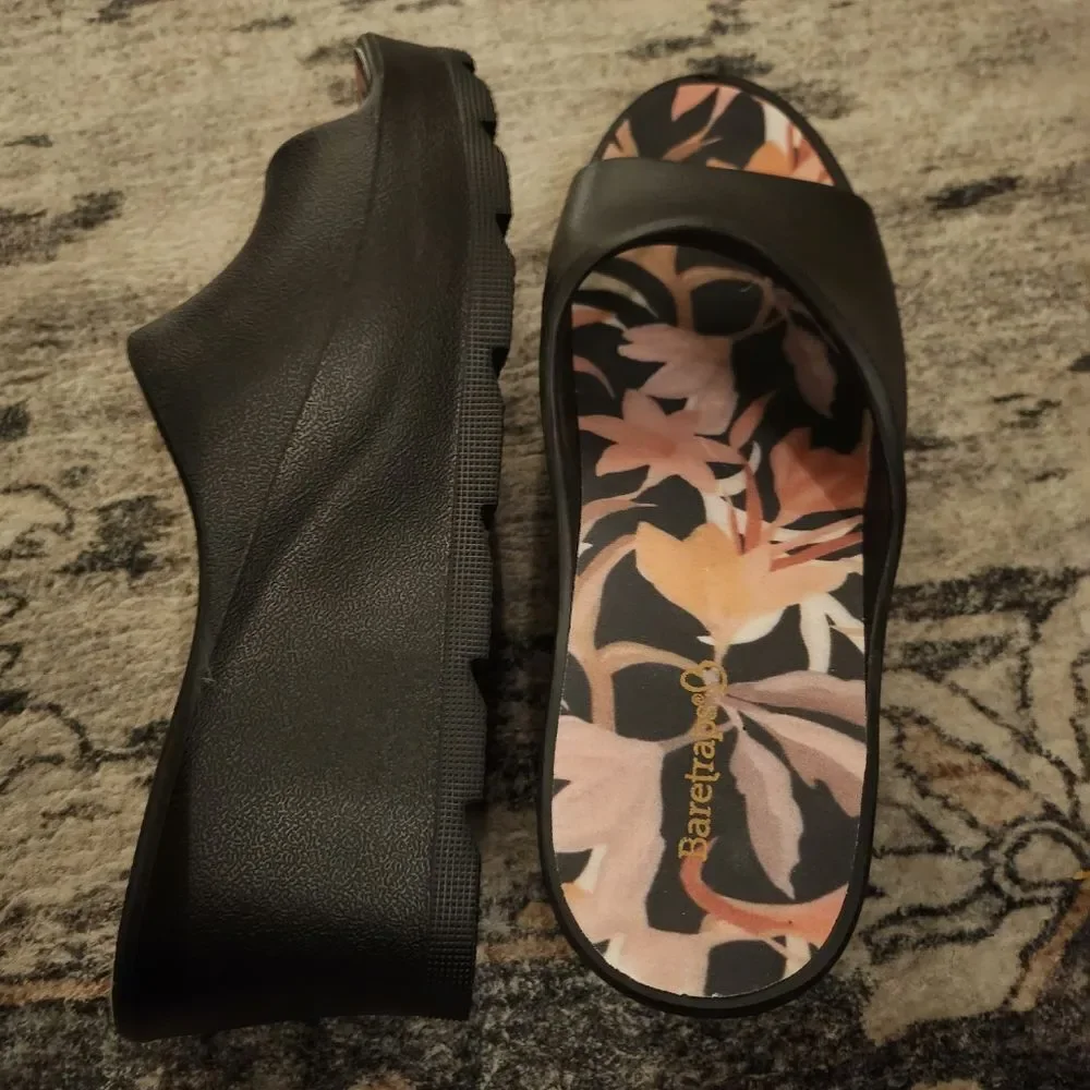 NWOT BareTraps Black Wedge Sandals